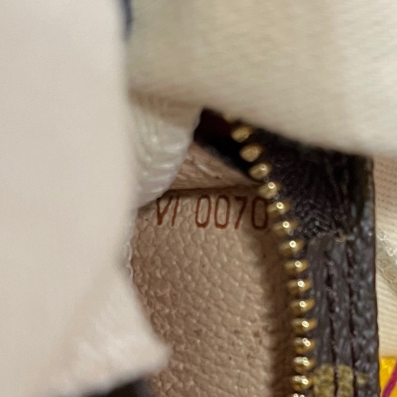 Pouch - Picture 3 of 9